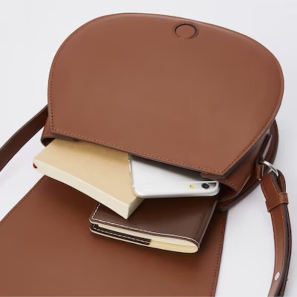 Uniqlo Saddle Shoulder Bag 2021, Crossbody Imitation Leather - Picture 13 of 16